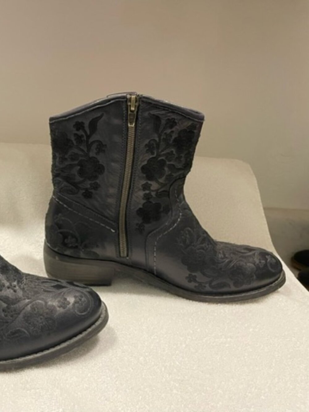 Taos black Privilege Leather Embroidered Western Ankle Boots Size 8-8.5 39 - Picture 2 of 8
